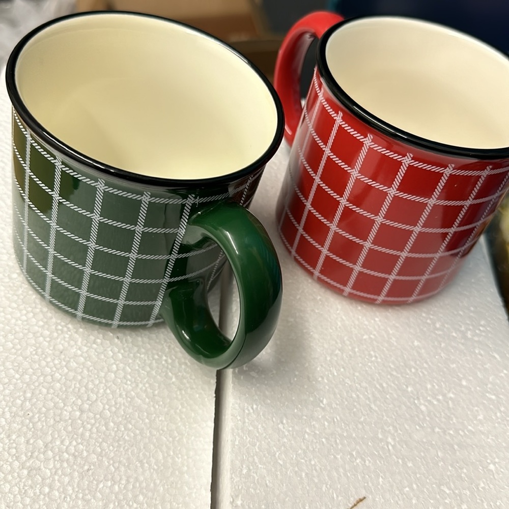 2021 hallmark vip gift plaid red and green mugs